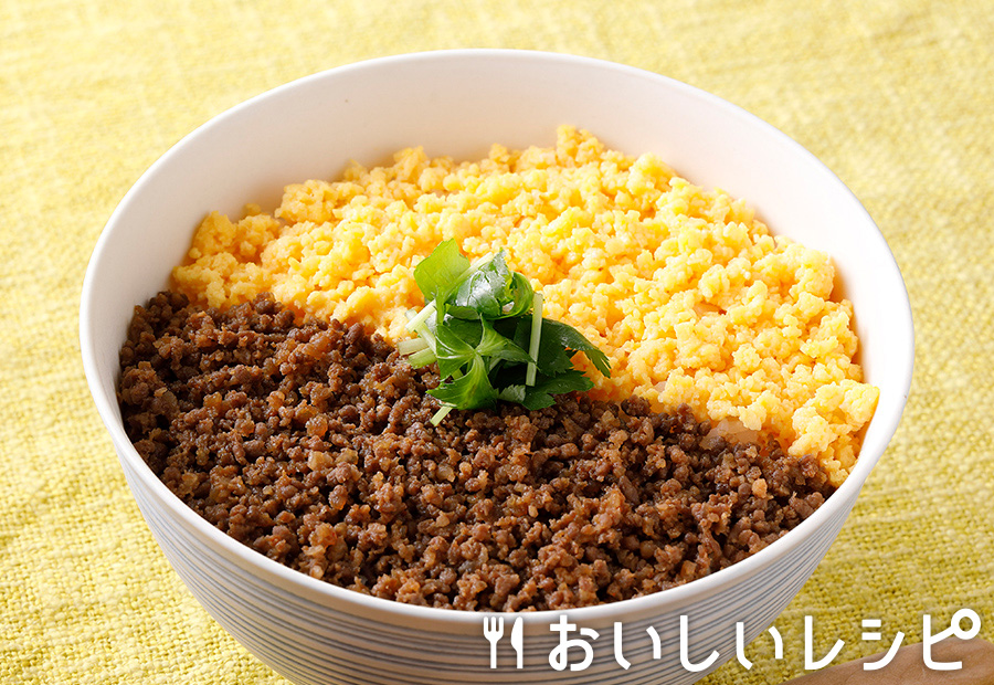 二色そぼろ丼